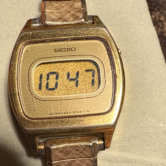 Seiko Gold-Tone Digital - Picture 4 of 4